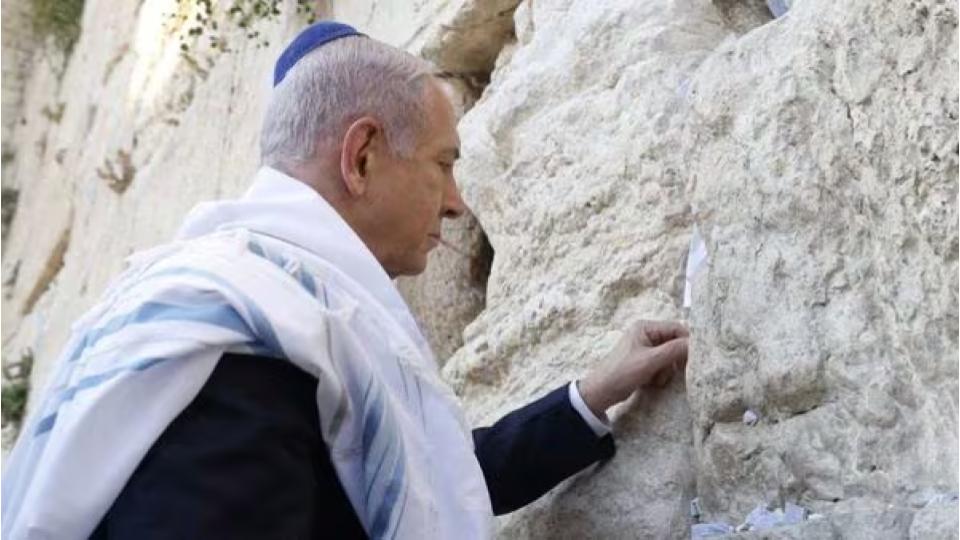 Western Wall, Benjamin Netanyahu Prays for Israel Soldiers
