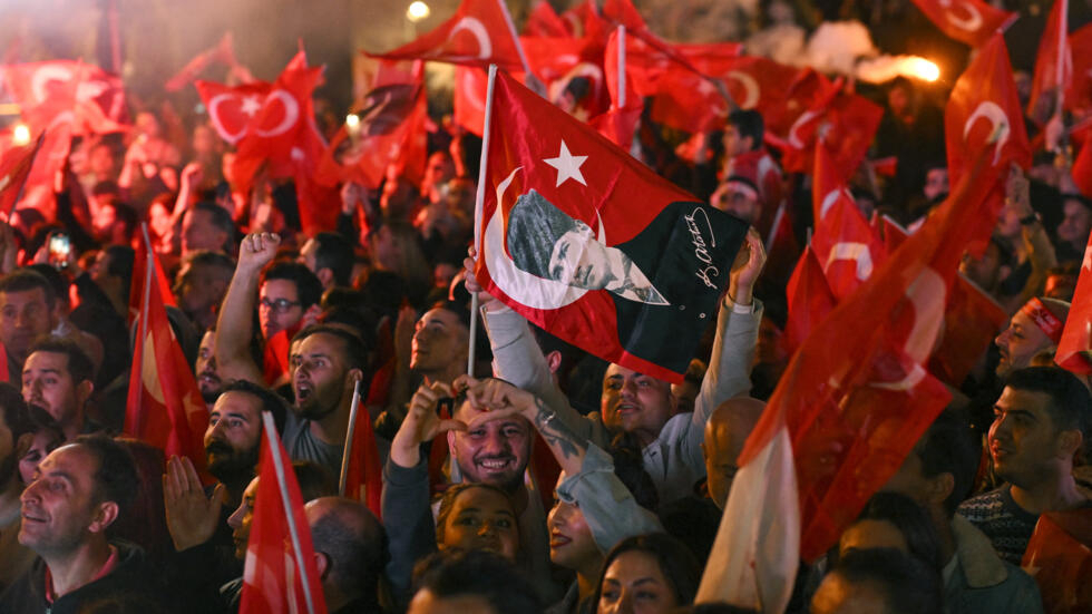 turkey’smainoppositionpartyclaimsbigvictoriesinmaincitiesofistanbulandankara