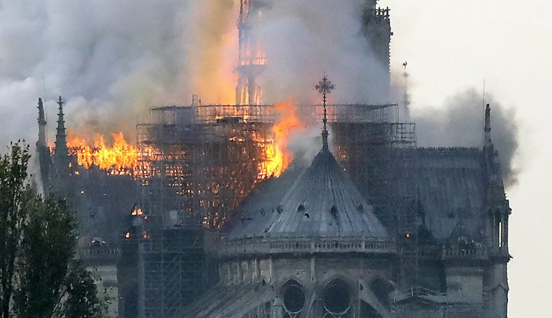 firebreaksoutatnotredamecathedral