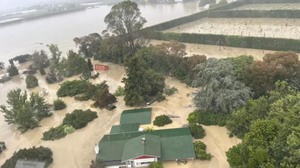 Wild Storm Disrupts Flights, Thousands Without Power in New Zealand