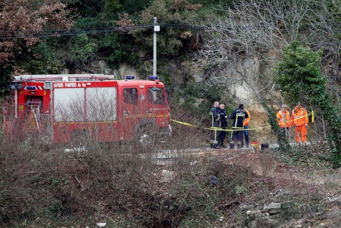 twoarmyhelicopterscollideinfrance5killed