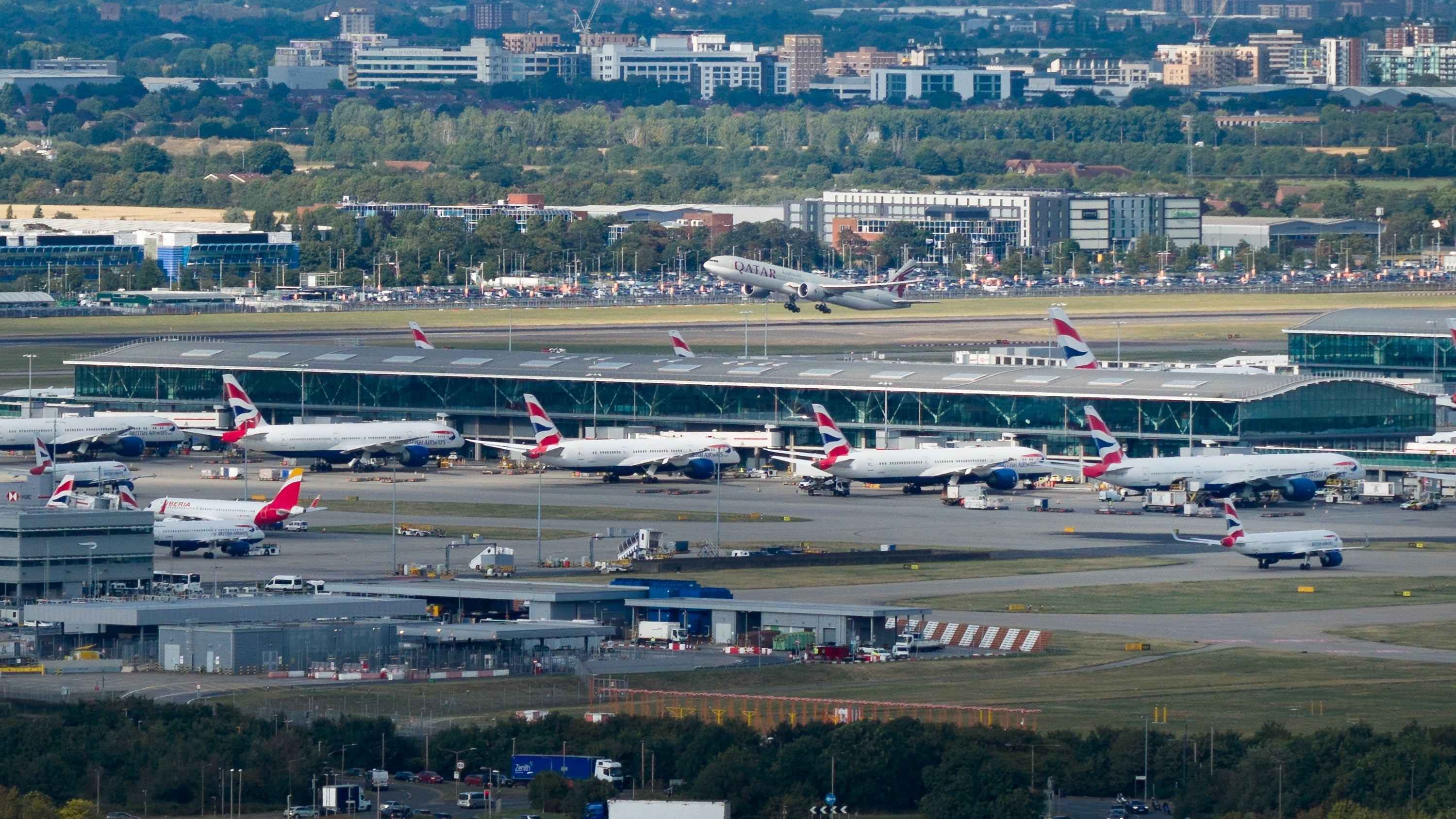 Over 100 UK flights cancelled after radar failure disrupts travel
