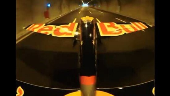 pilotfliesthroughtworoadtunnelsincredibleviralvideostunspeople