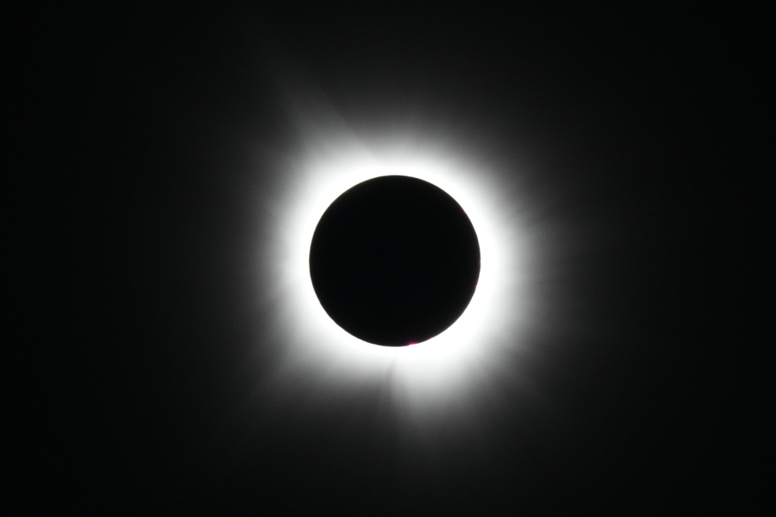 Total solar eclipse wows North America