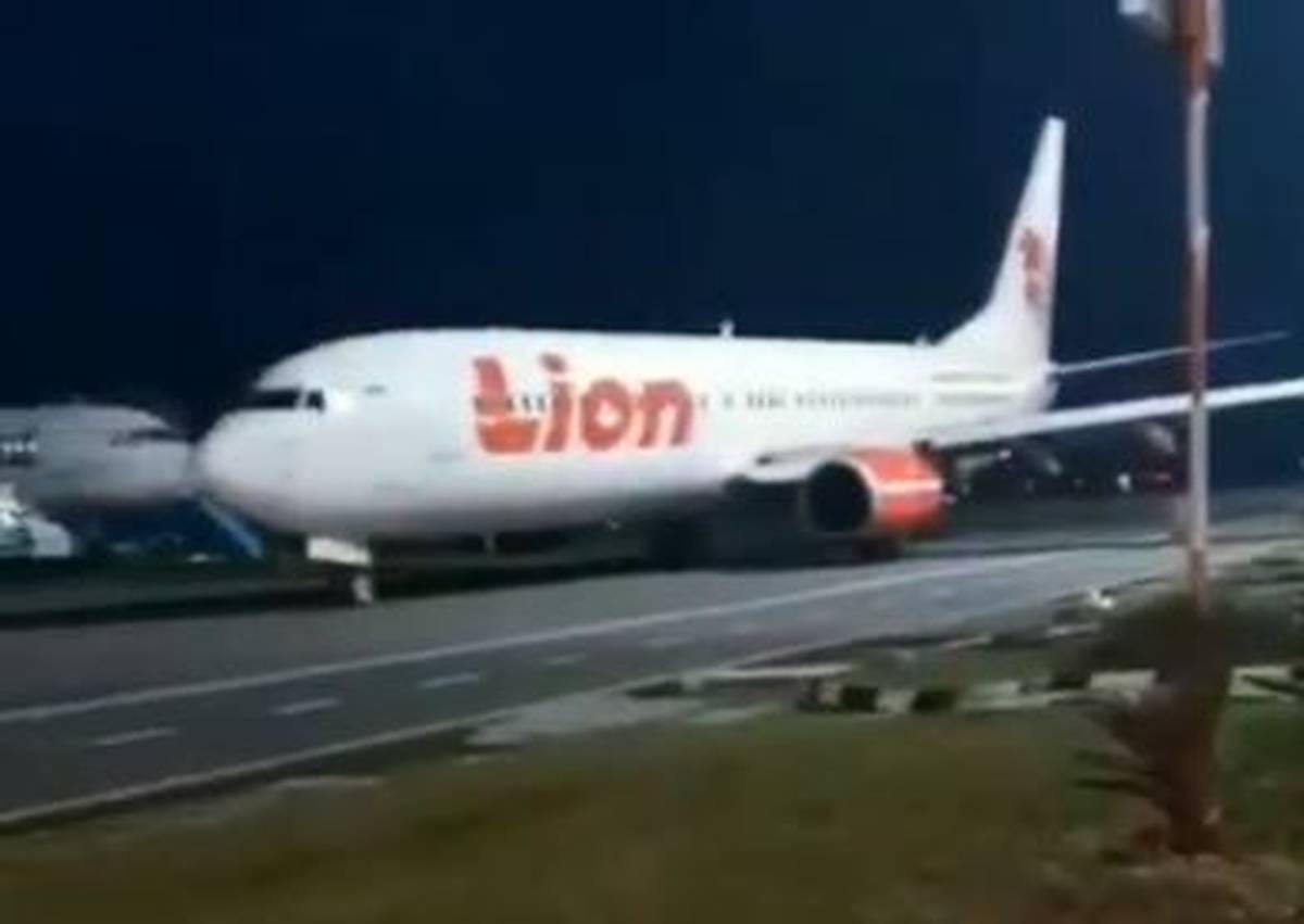 indonesiaslionair:anotherplanecrashesintopoleduringtakeoff