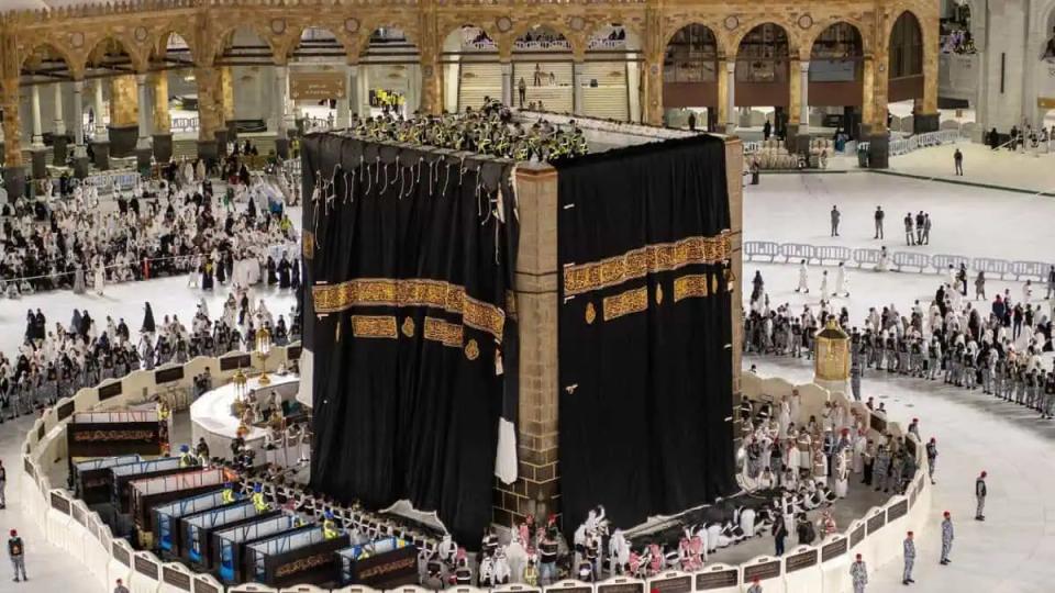 Kaaba’s Kiswah replaced to mark new Islamic year 1447