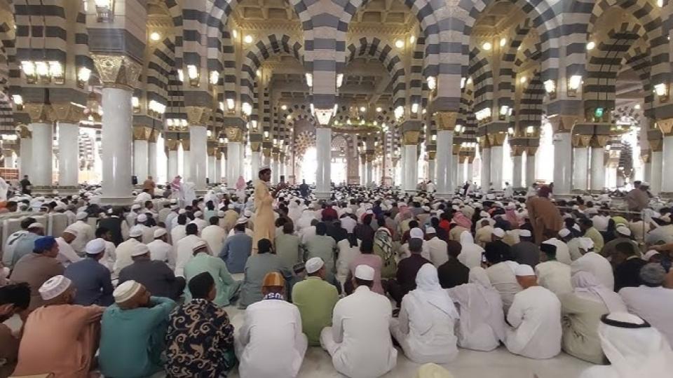 over97mworshippersprayatprophet’smosqueinfirst10daysoframzan