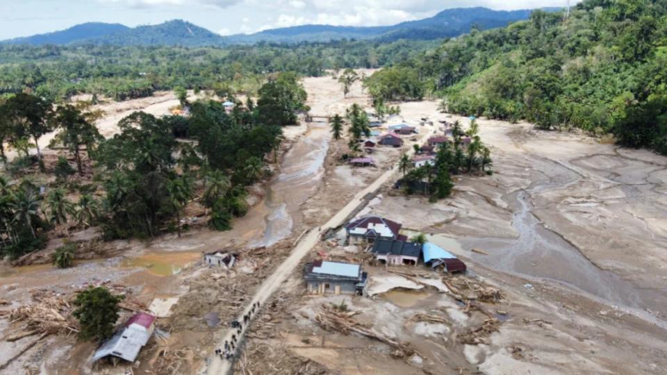 More Than 1,300 Dead From Floods In Indonesia, Sri Lanka And Thailand