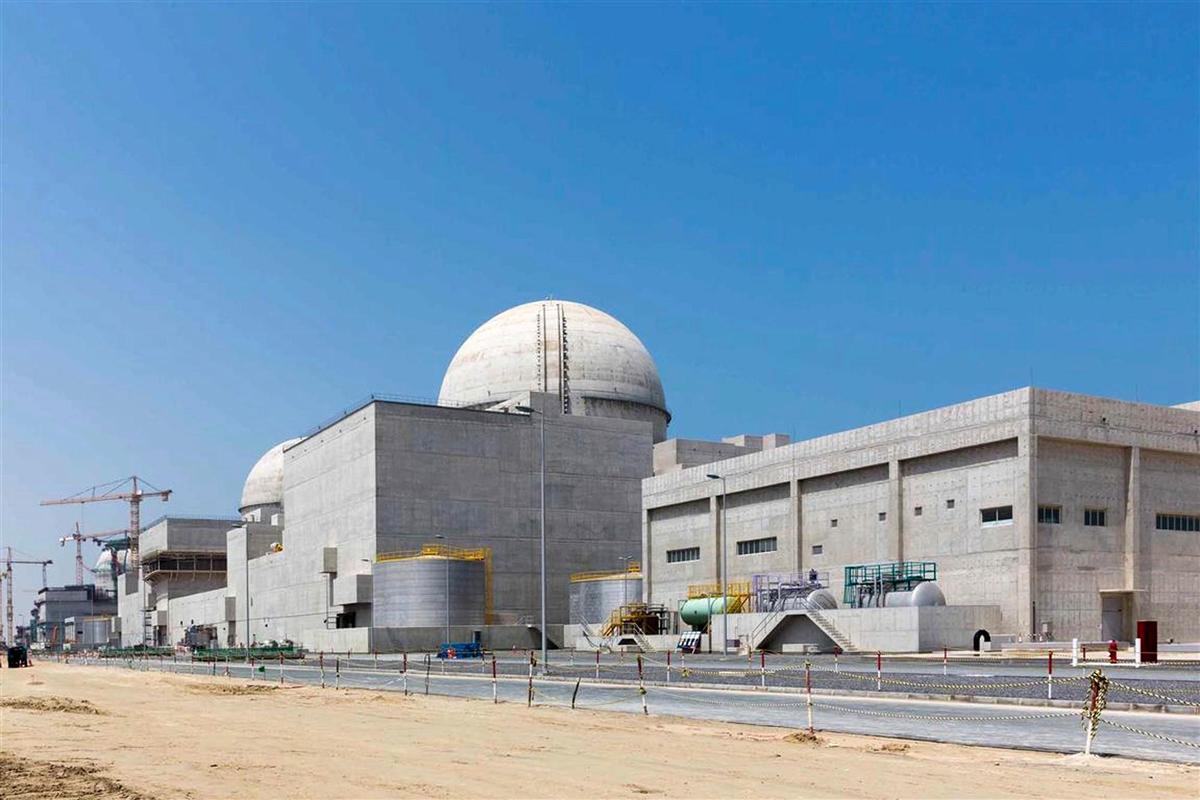 dronestrikecausesfireoutsidenuclearpowerplantinuae