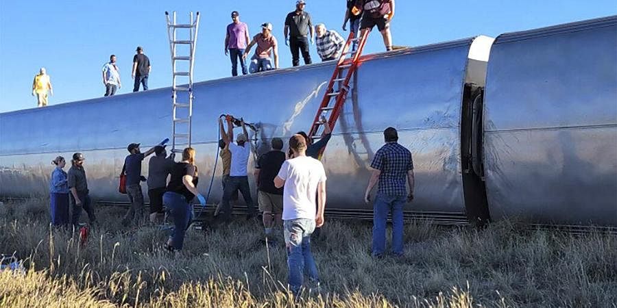 atleastthreepeoplekilledafteramtraktrainderailsinnorthcentralmontana