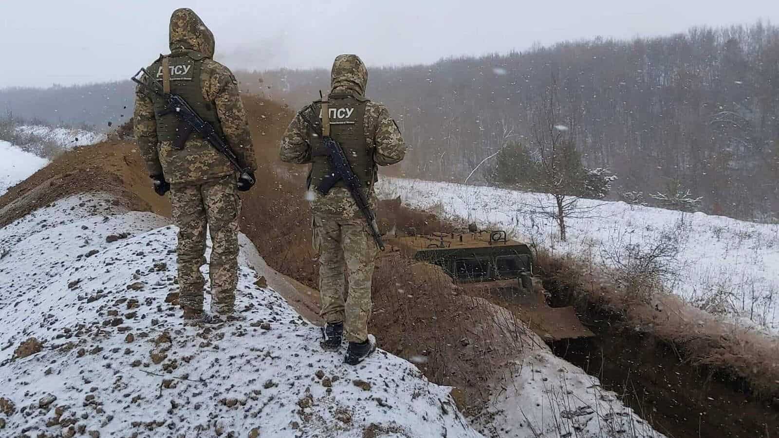 russiaukrainecrisis:ussaysrussiamaycreatepretexttoattackukraine
