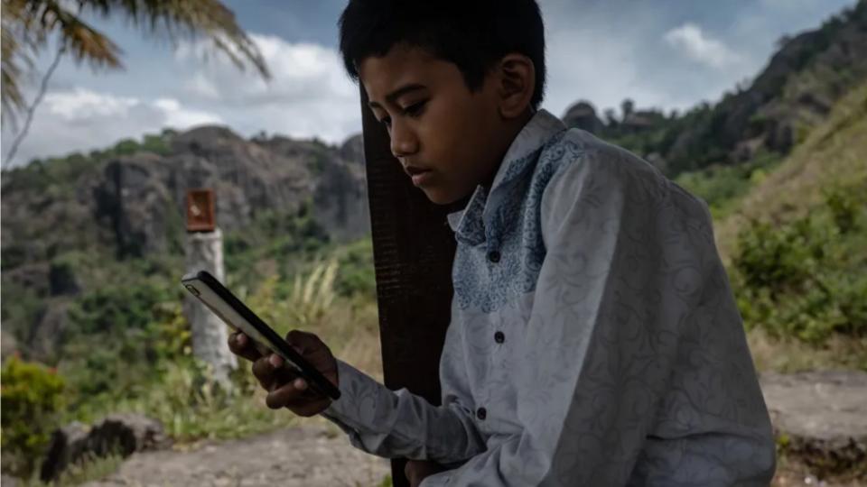 Indonesia to bar under-16s from social media, says Meutya Hafid