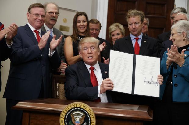 trumpsignsexecutiveorderallowingrecallofmoreretiredpilots