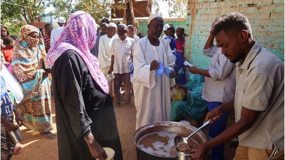 sudancrisisfamilieseatanimalfeedamidseverefamine