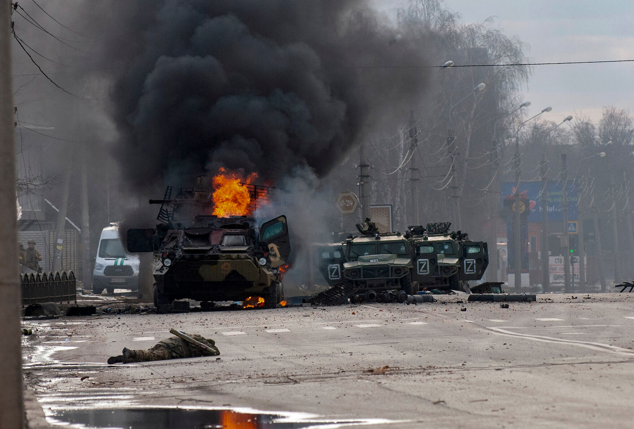 presidentvolodymyrzelenskyclaimsvinnytsiaairportinukrainedestroyedbybarrageofrussianmissiles