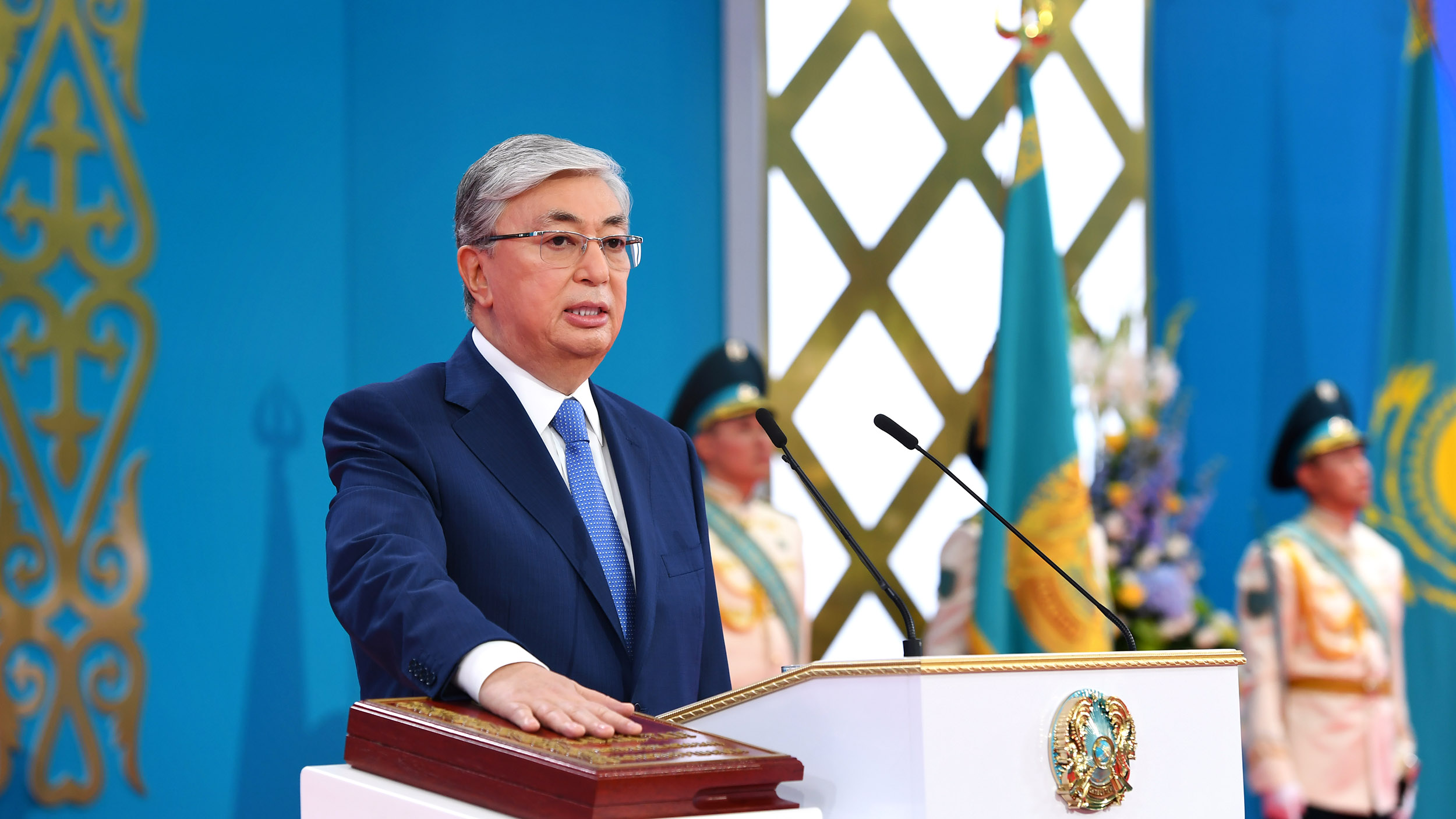 kassyamjomarttokayevtakesoathasnewpresidentofkazakhstan