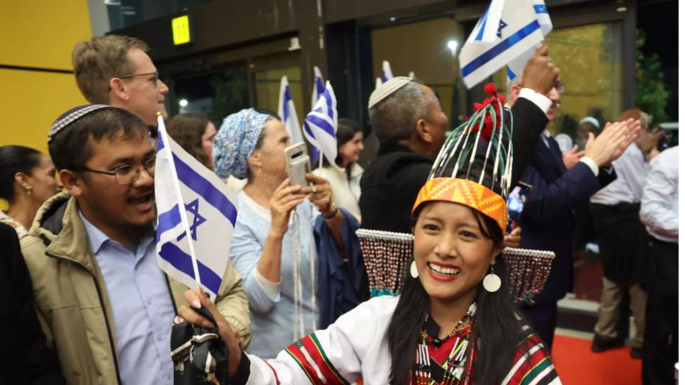 Around 240 Indians Claiming Descent From biblical Tribe Land In Israel