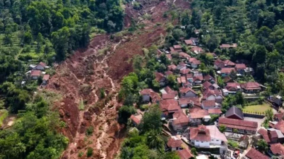 Landslide in Indonesia, 8 Killed and 80 missing