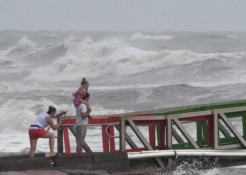 hurricanehannabatterscovidhittexascoast