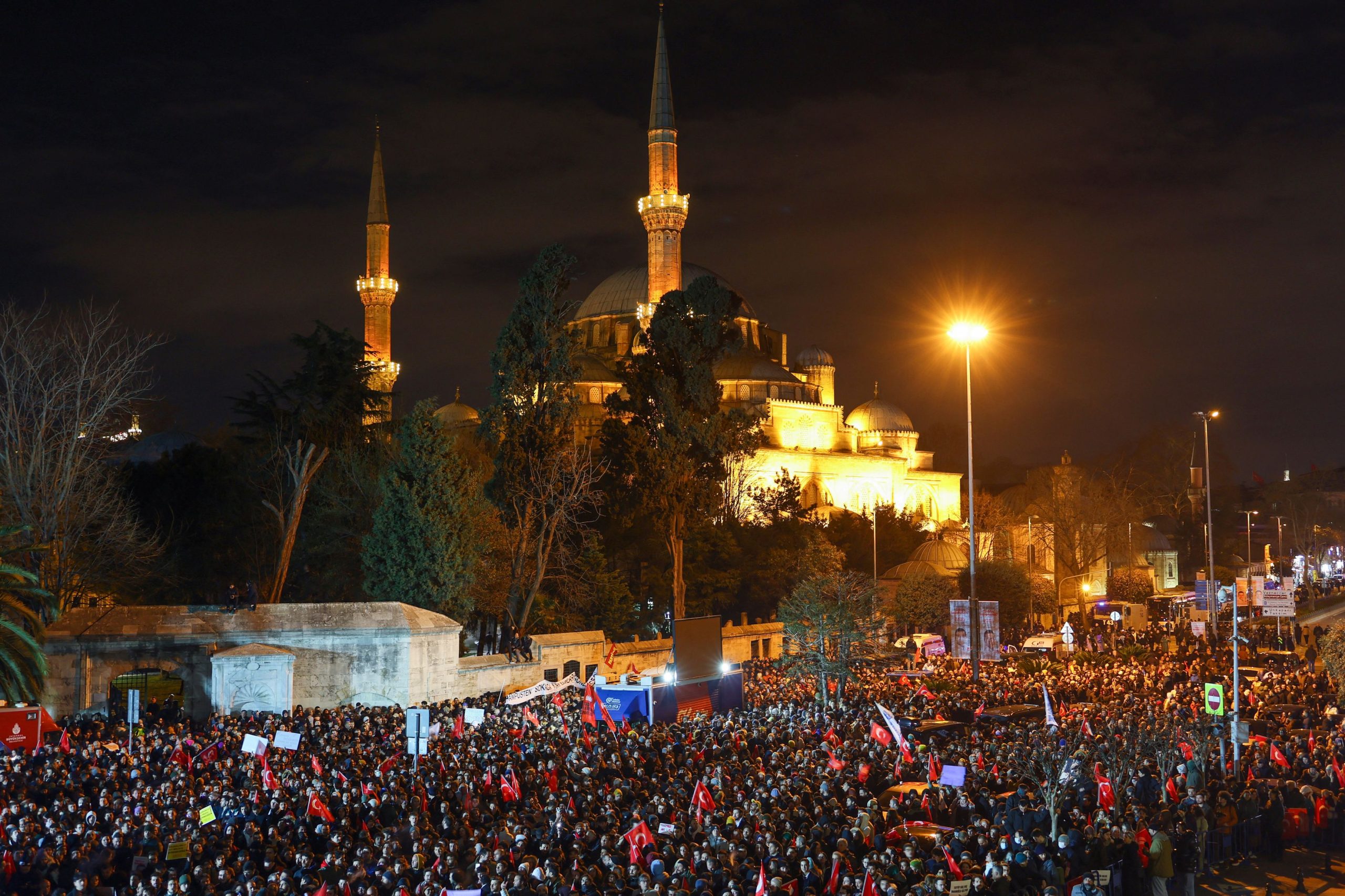 massprotestseruptintürkiyeoverjailedistanbulmayor