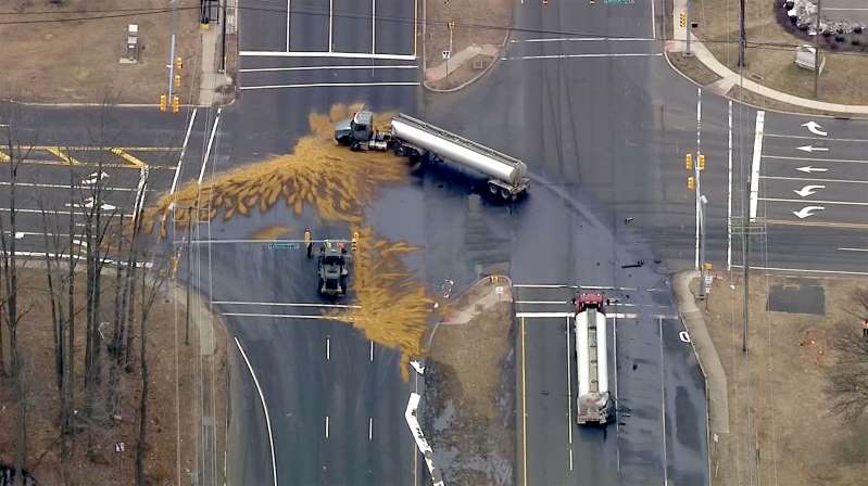 majorhighwayclosedaftertankercrashspills6000gallonsoffuelinnewjersey