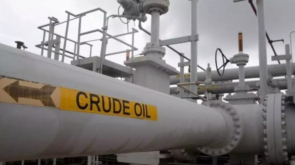 Oil Prices Sink Further as Trump Signs Deal to Reopen Hormuz