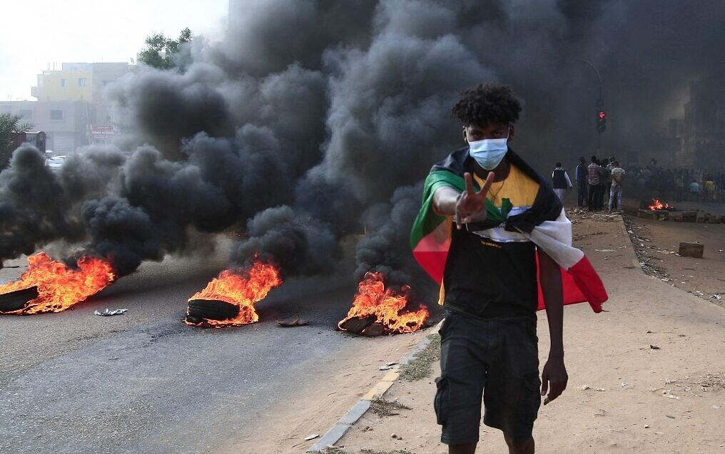 10peoplekilledinsoldiersopenfireonprodemocracyprotestorsinsudan