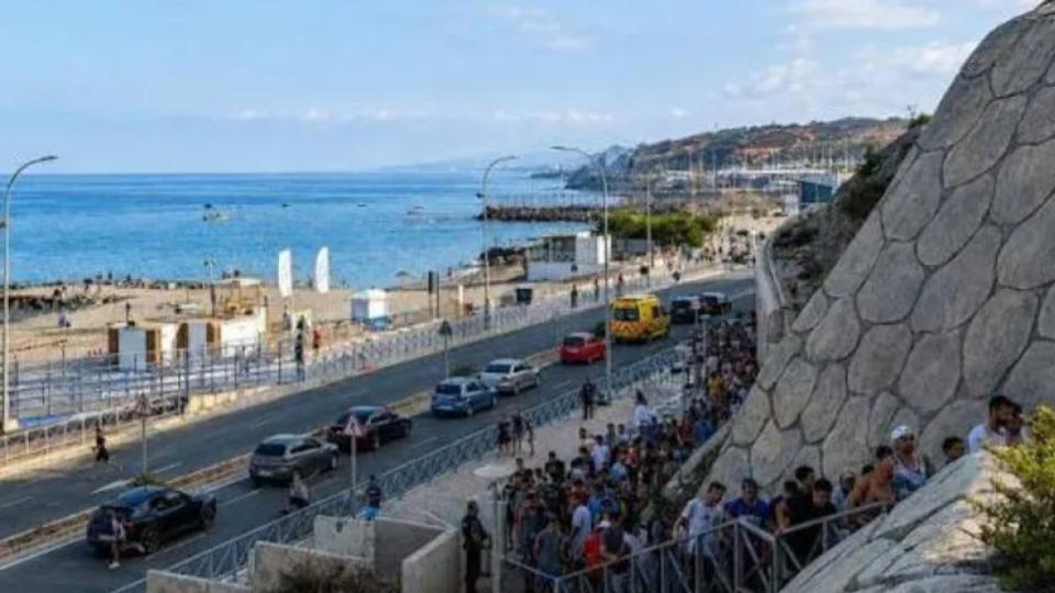 Spain to impose temporary border checks on arrivals from Italy