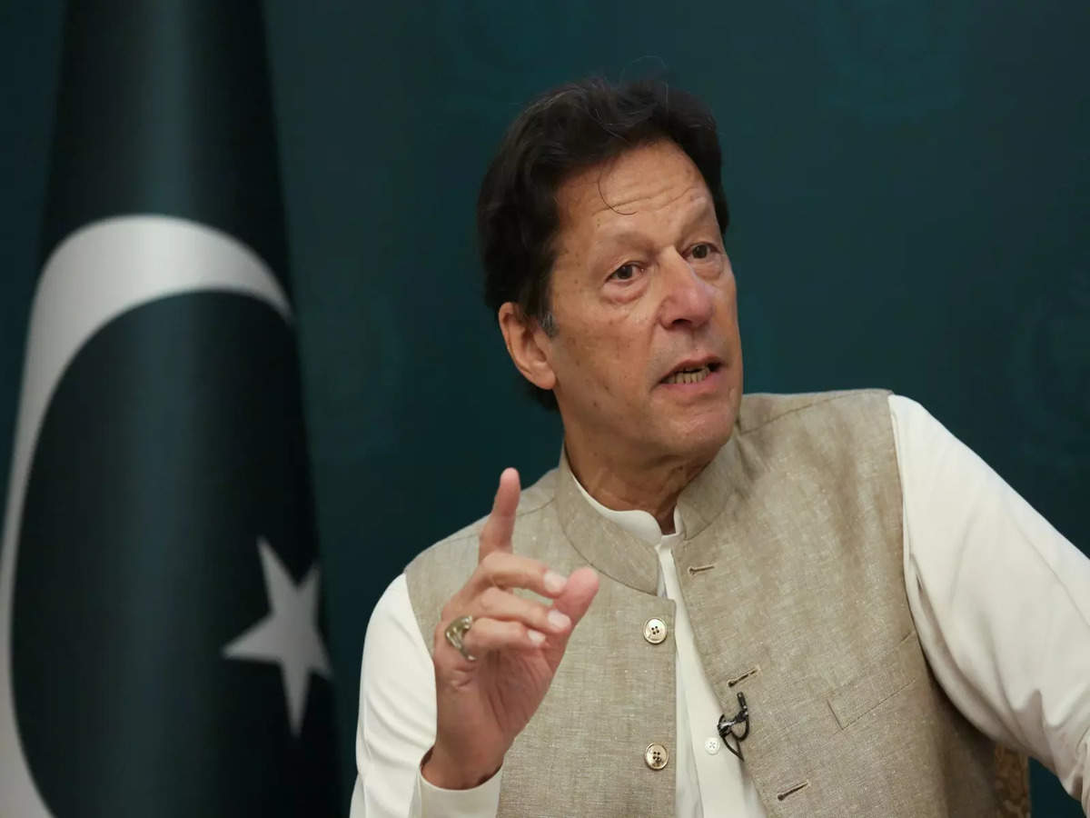 imrankhanwantsisichieffaizhameedtocontinueamiddifferenceswithpakarmy