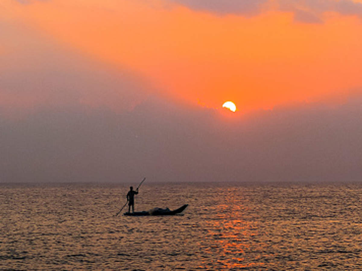 srilankannavyapprehendsfourindianfishermen