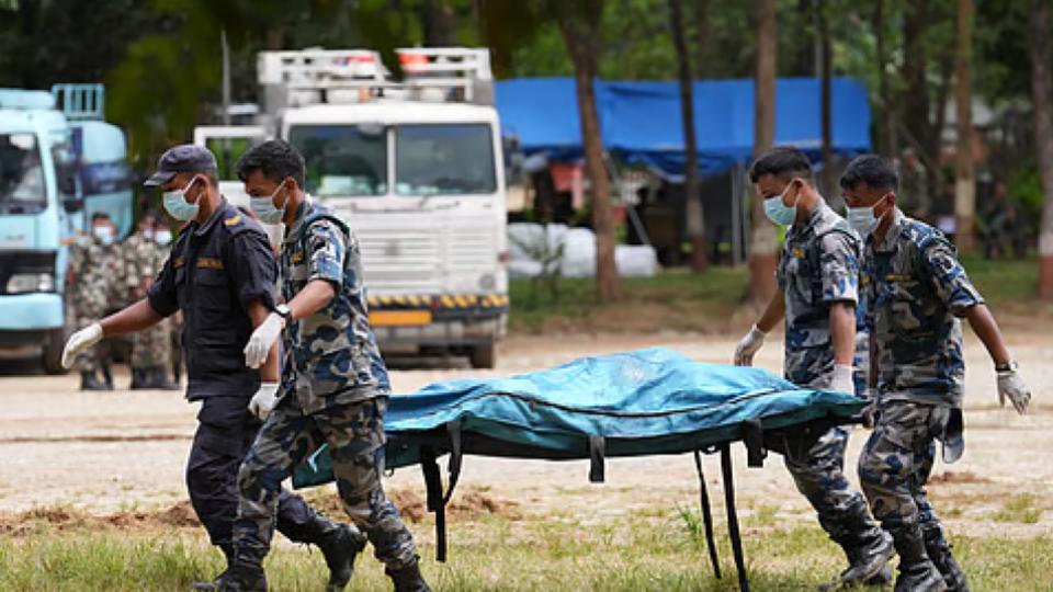 Nepal Buries Dead as Rescuers Seek Thousands Missing