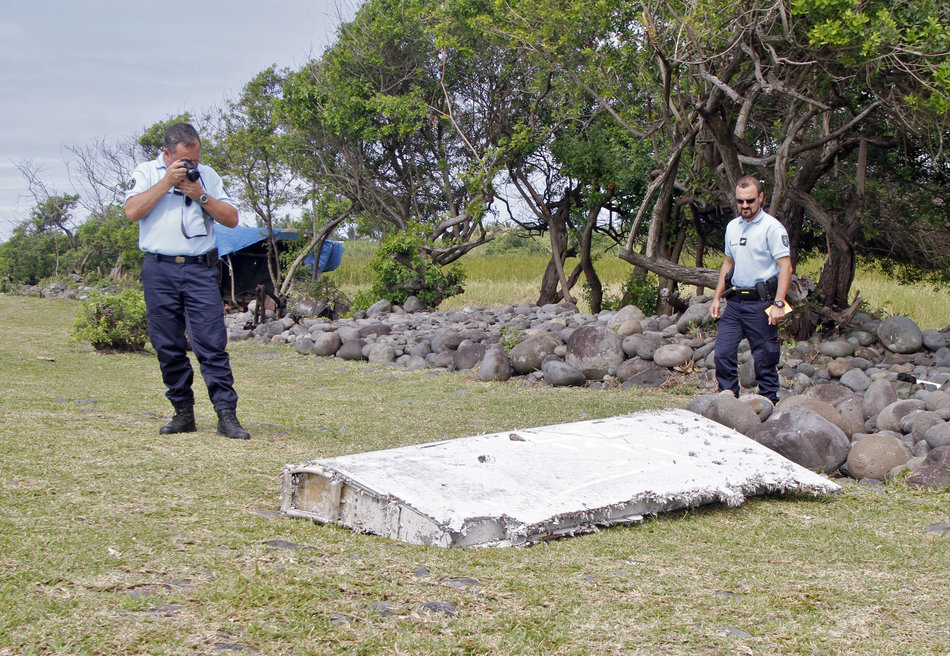 malaysianairlinesflightmh370hadnooneatthecontrolswhenitdoveintotheindianoceananddisappearedwith239passengersandcrewonboard