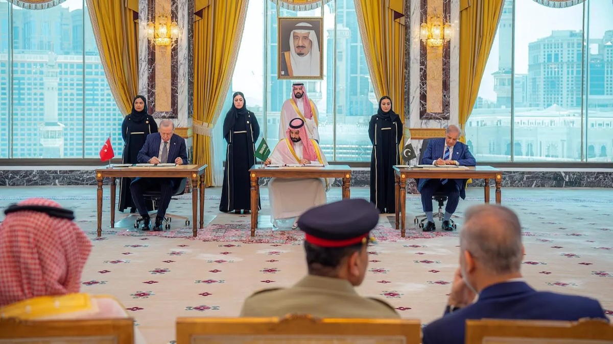 Mecca defence pact text reveals 10-year exit restriction as Houthis test alliance