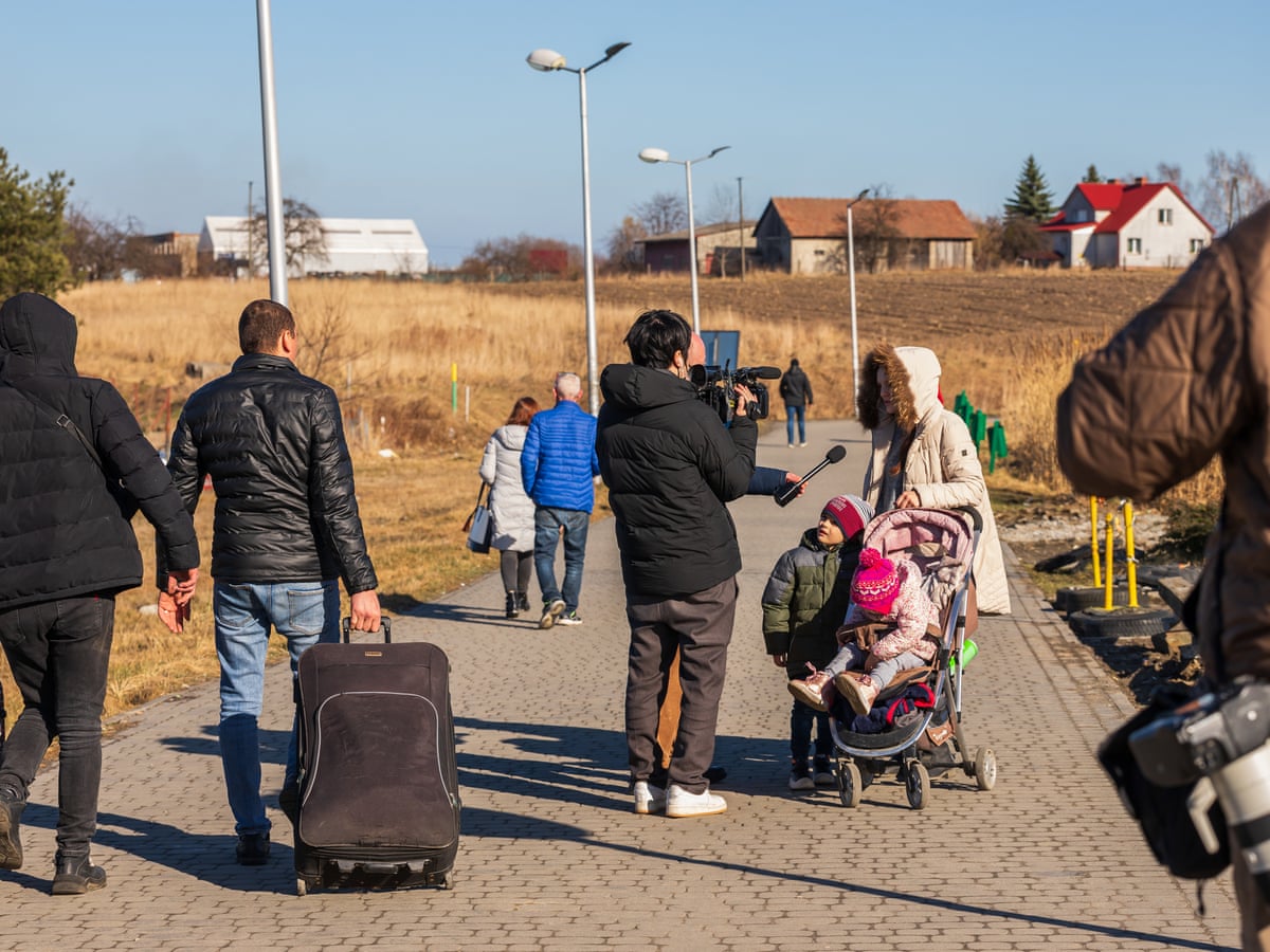 thousandsofukrainiansleavingthecountry