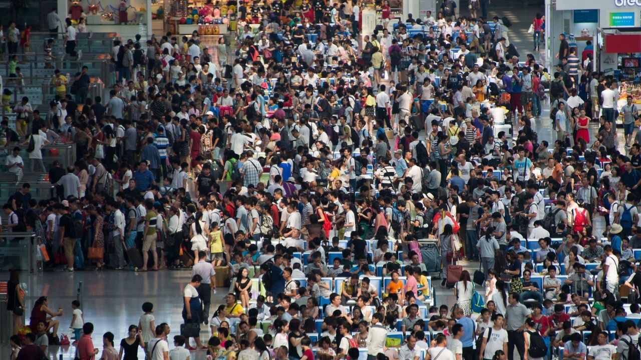 heavyrainsinchina:over9000airpassengersstrandedatairport