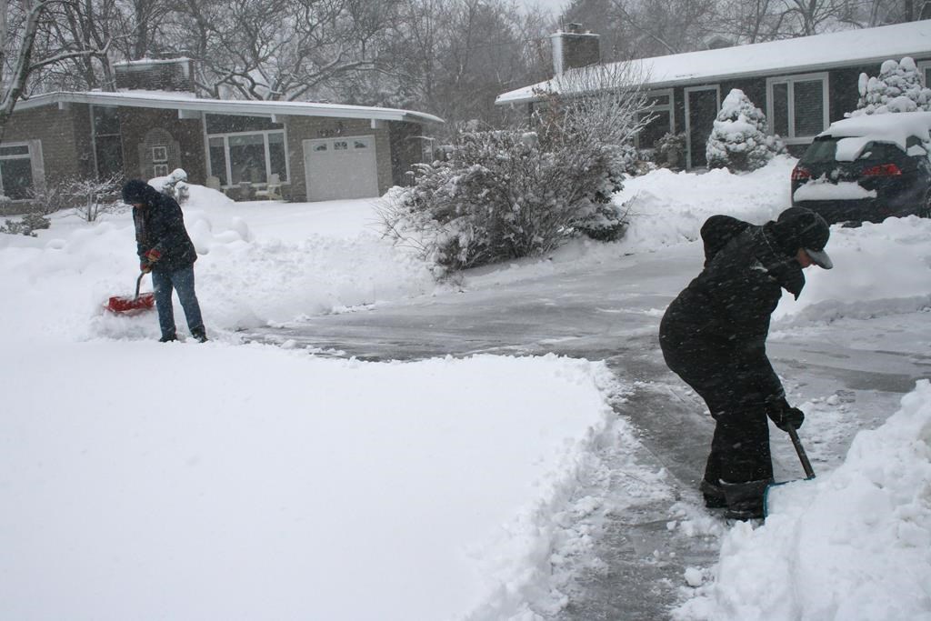 easternusandcanadahitbydeadlywinterstorms500000homeslosepower