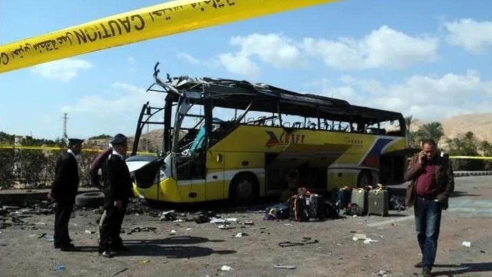 Bus Crashes in Egypt, 16 killed and 28 injured