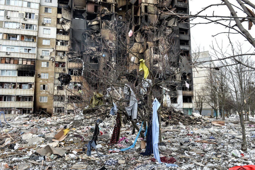 russianmilitarybombedschoolinmariupol