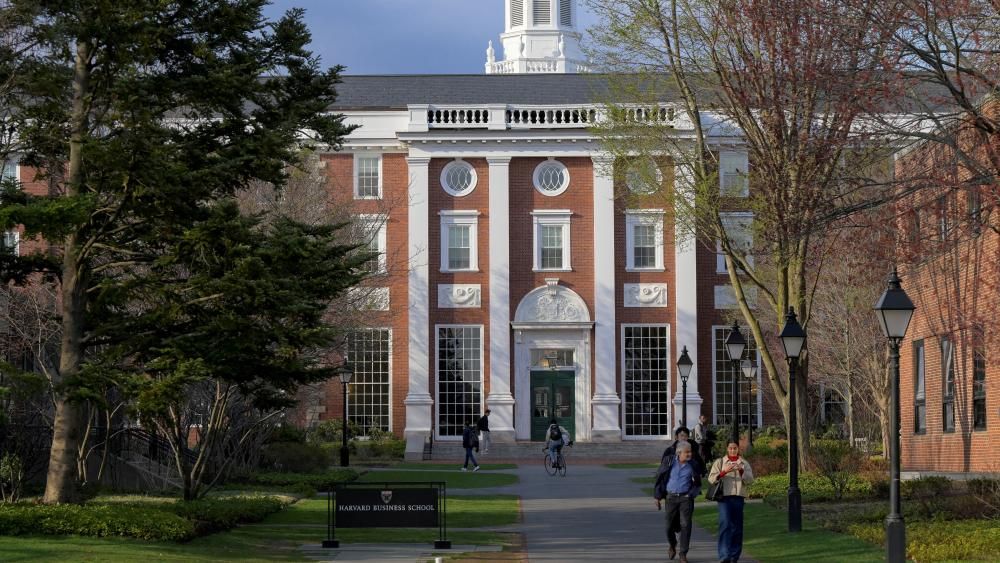 trumpadministrationthreatenstorevokeharvard’scertificationforinternationalstudentsoversecurityconcerns