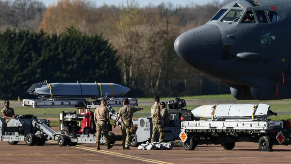 US Weighs More Troops as Iran War Enters Possible New Phase