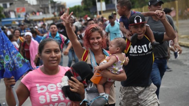 migrantcaravan:usboundmigrantsclashwithmexicoriotpolice