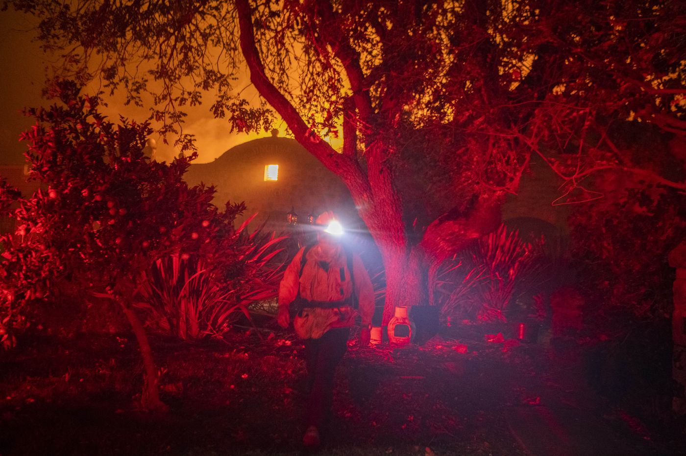 californiadeclaresstatewideemergencyasmorethan3000firefightersbattleragingforestfire