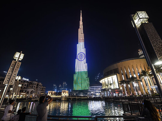 dubai’sburjkhalifalitupwithindiannationalflaginsupportofcovid19crisis