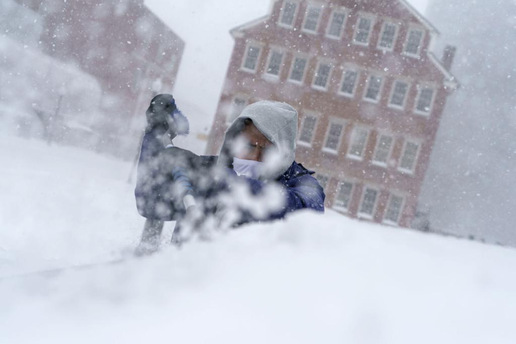 blizzardbattersuseastcoastwithdeepsnowwindsflooding