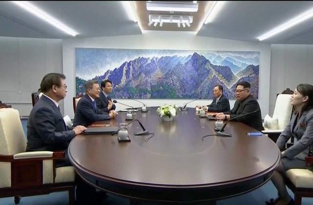 historicinterkoreansummitbeginsintrucevillageofpanmunjom