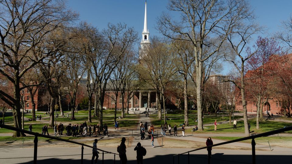 harvardsuestrumpadmintoblockfundingcutsamiddiversityfeud