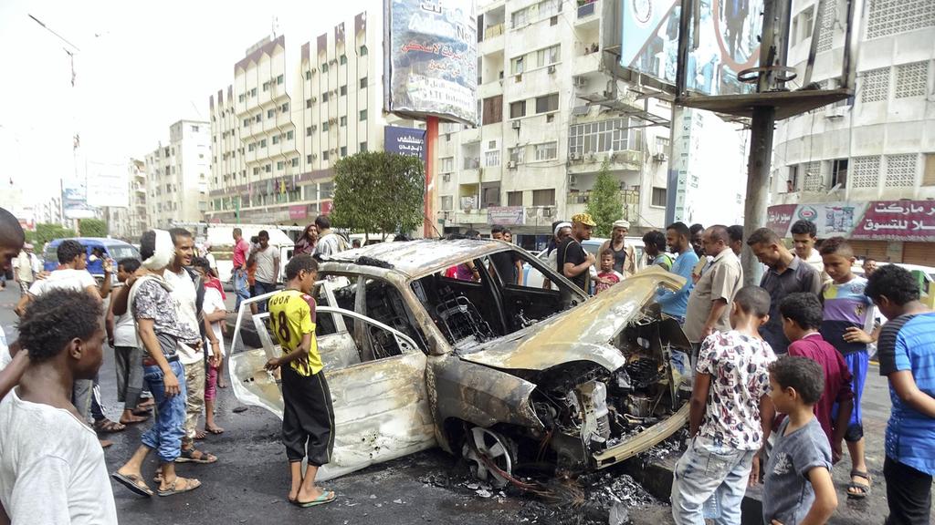 threeinjuredincarbombexplosioninyemensaden
