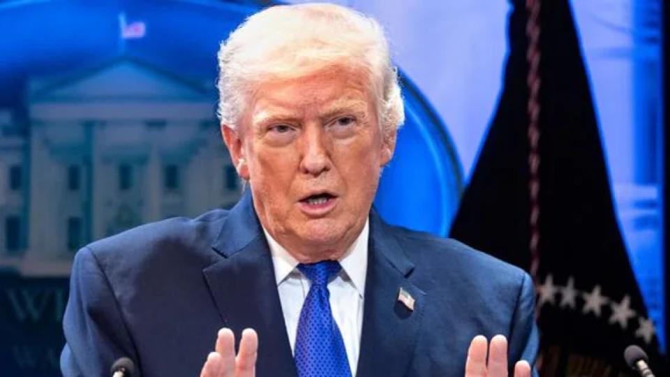 Trump Signs 10 pc Global Tariffs on All Countries After SC Setback