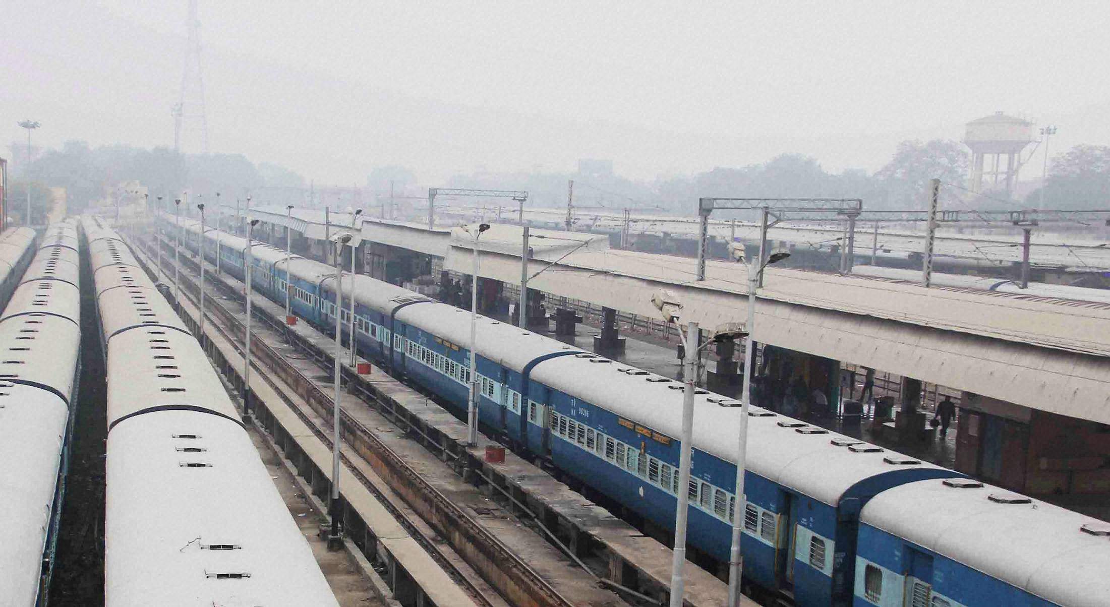 70trainsdelayed7cancelledduetofoginnorthindia