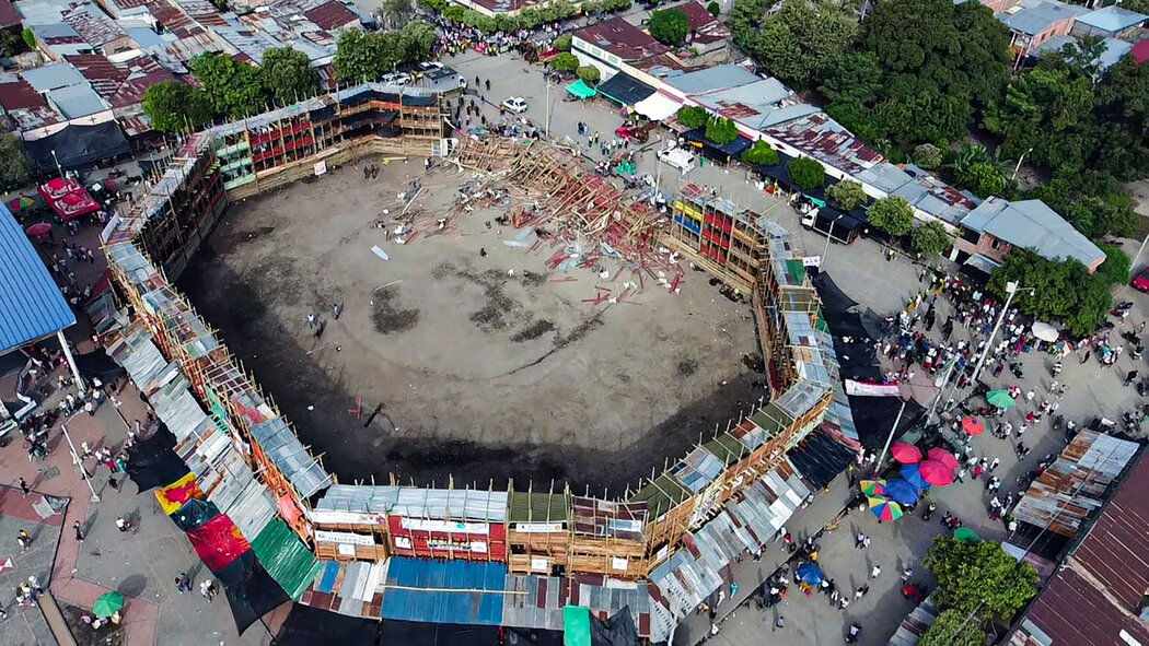 6 people died and more than 200 injured in an accident at Bullfight site in Colombia